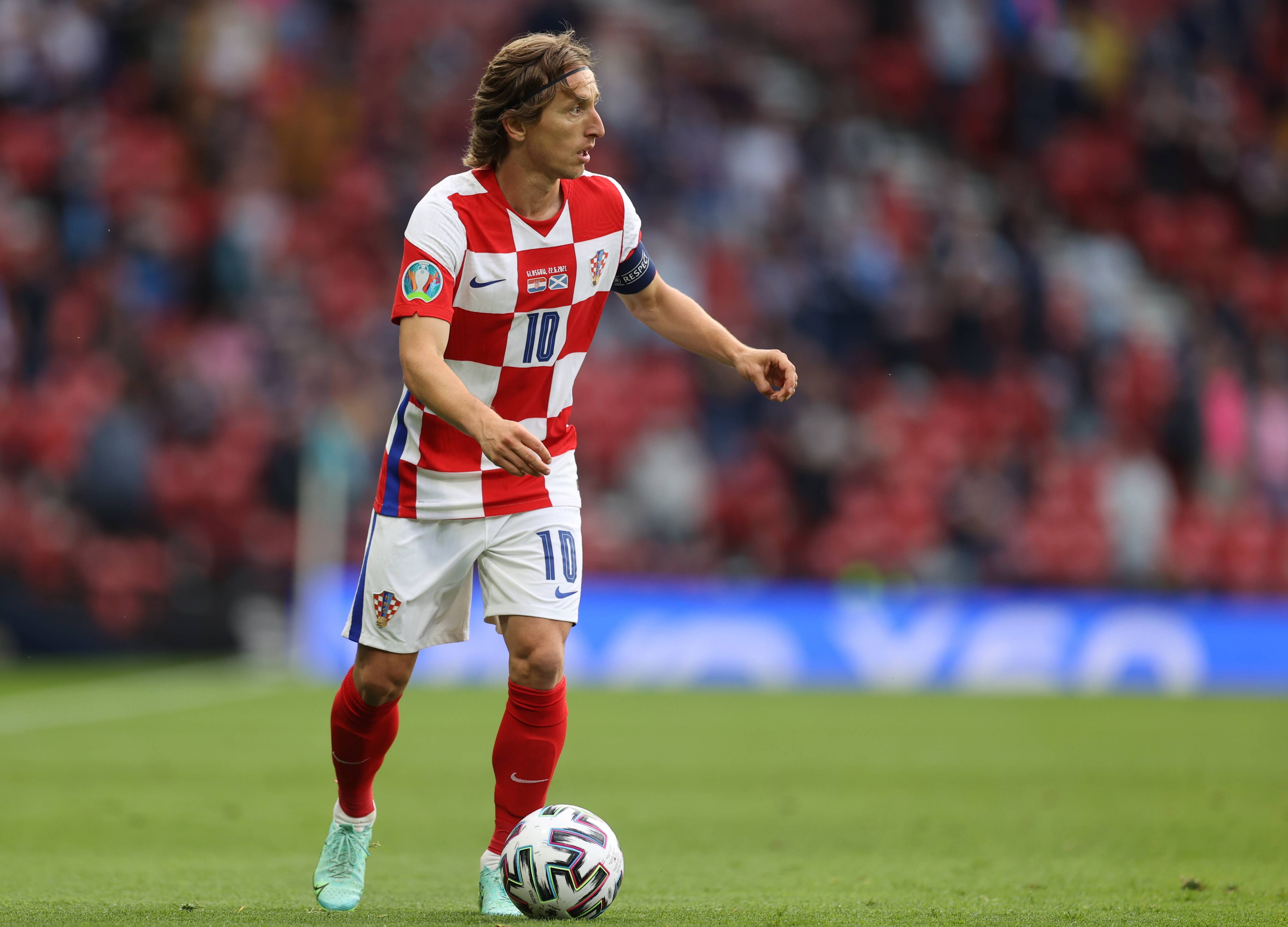 足球报：邵佳一有四大特质被认可，熟悉足协和国字号工作