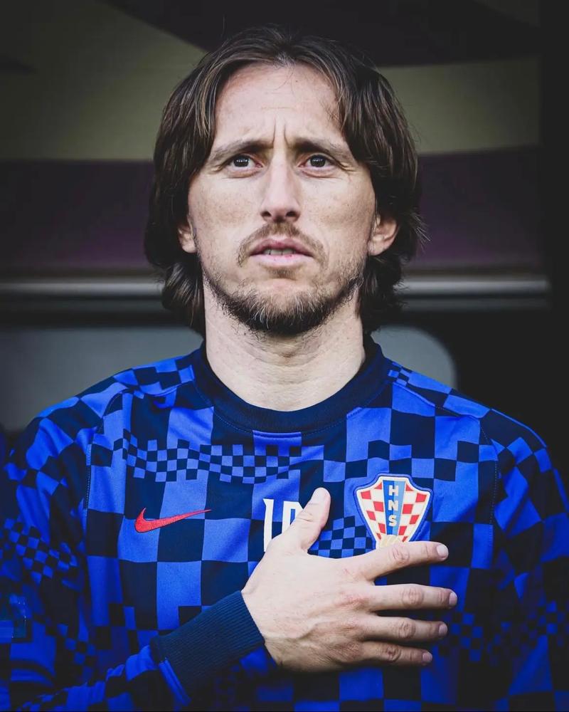 伊尔迪兹：我踢伪9号？大家可以拭目以待；斯帅没给我额外压力