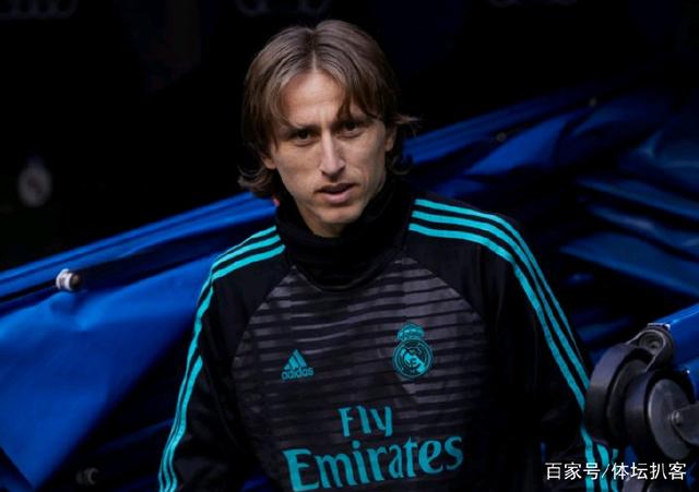 风中有朵雨做的云？曼城新赛季二客球衣曝光：灵感源自雨滴